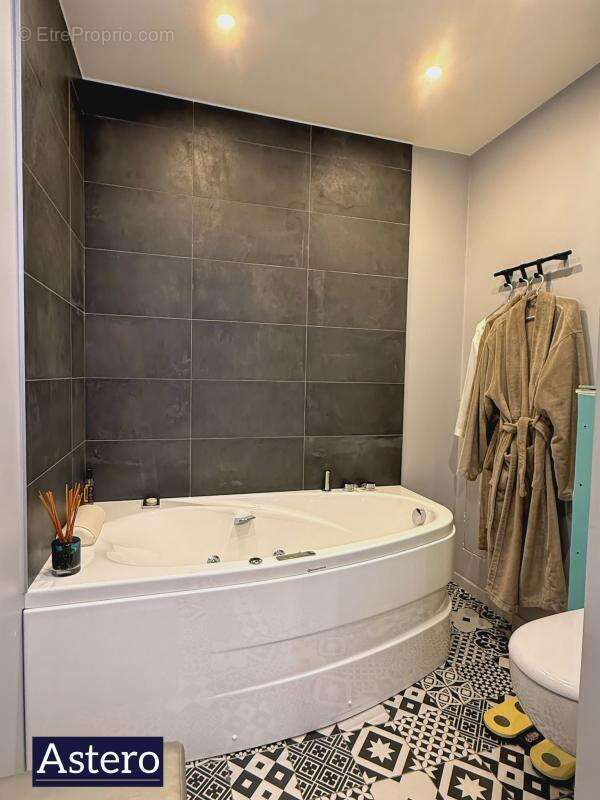 Appartement à COURBEVOIE