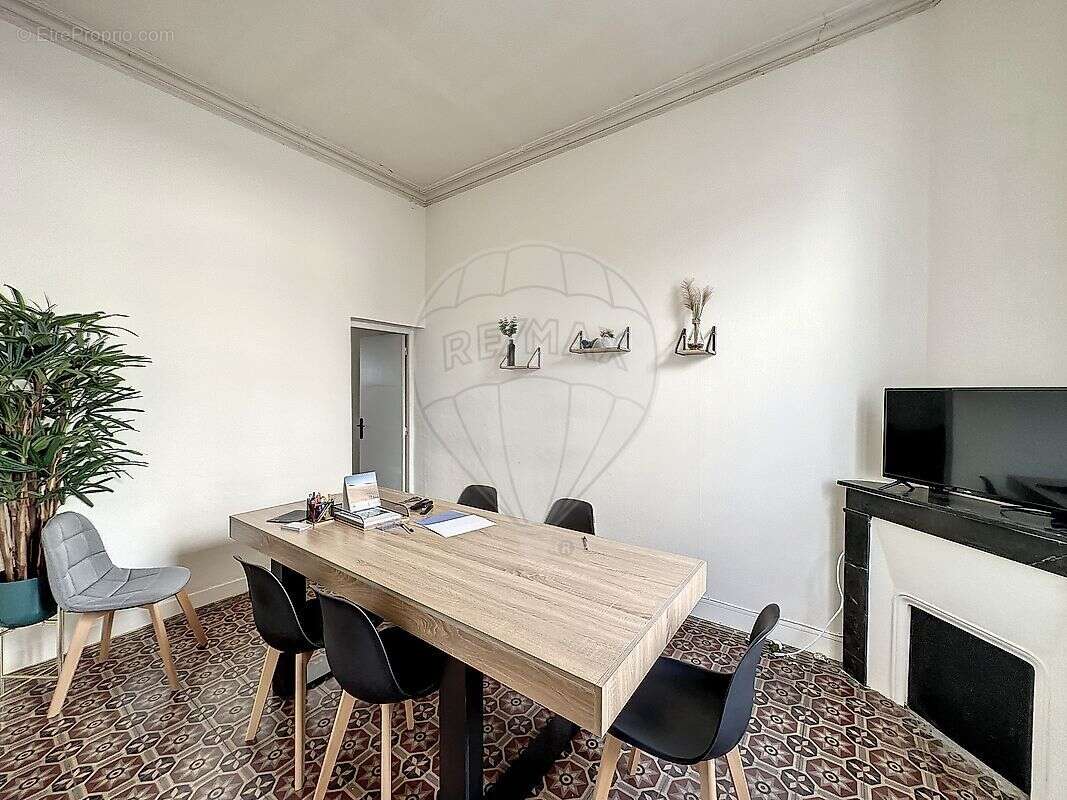 Autre à NIMES