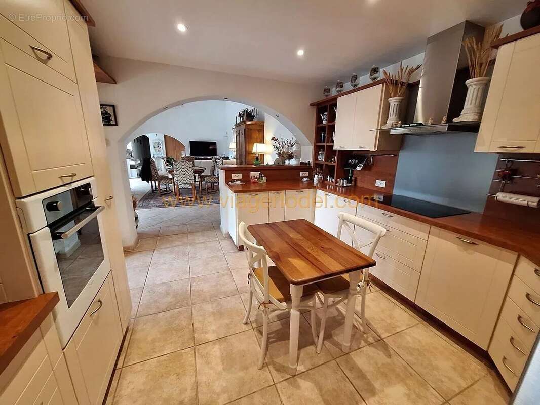 Maison à ROQUEBRUNE-SUR-ARGENS