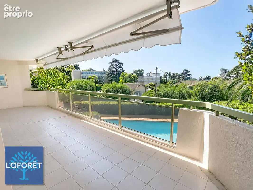 Rare à Cannes Oxford : Vaste 3 pièces, terrasse d'angle plein Sud et vue dégagée - photo 2