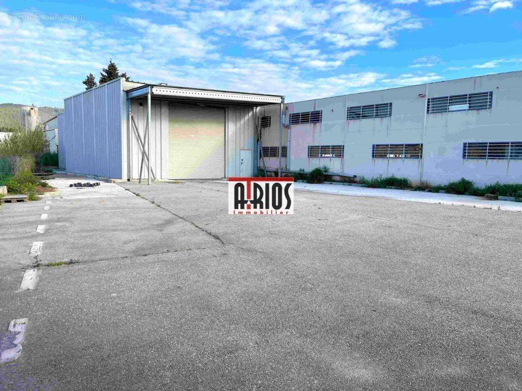 Commerce à LA FARLEDE