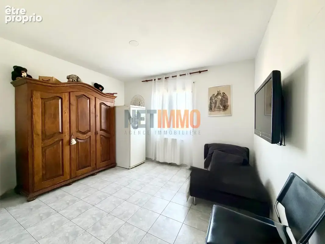 Villa T6 avec piscine - MILHAUD - photo 12