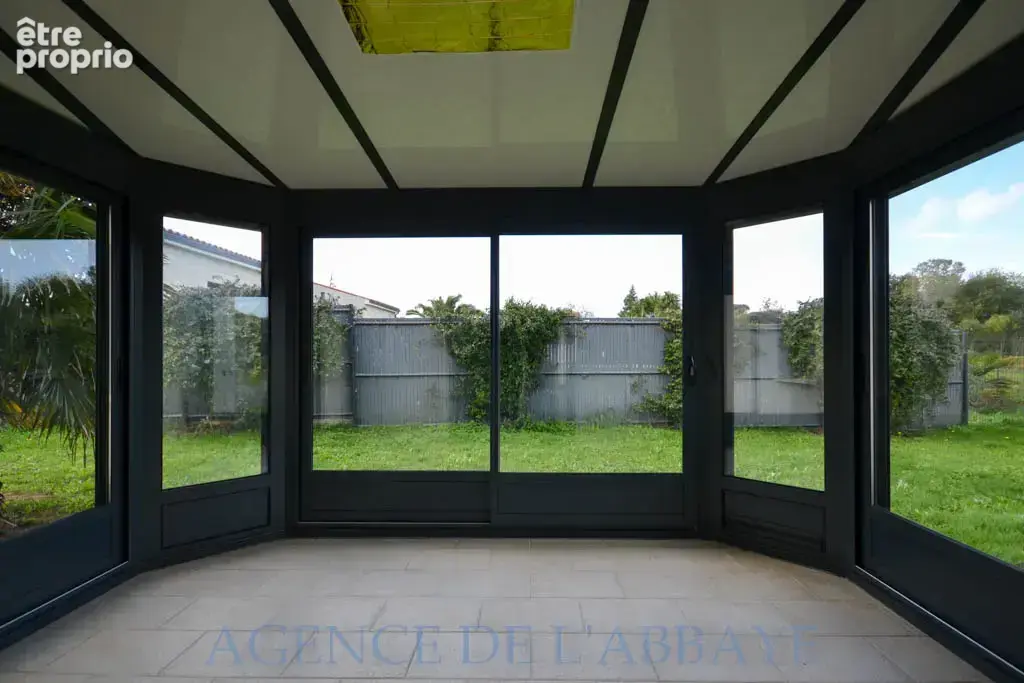 Varzay pavillon récent plain pied  2 ch veranda terrain garage - photo 5