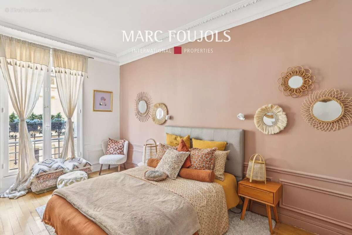 Appartement à PARIS-16E