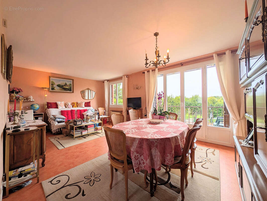 Appartement à LE MESNIL-LE-ROI