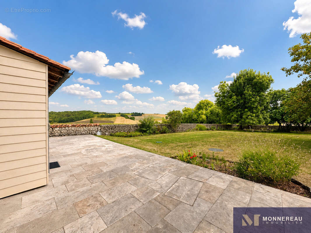 Charmante maison avec piscine et vue - photo 25