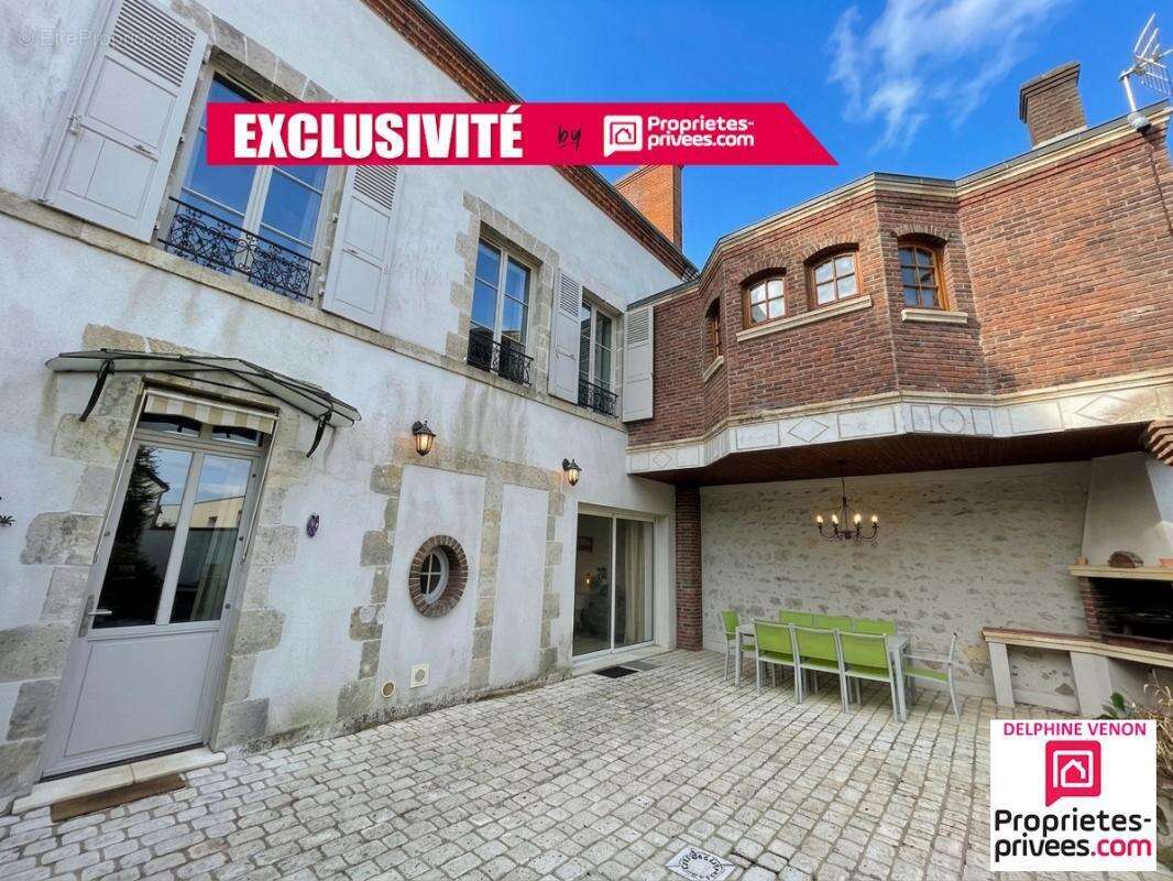 Exclusivité - Maison bourgeoise de 225 m² classe énergie C avec double garage et jardin en centre ville de Châteauneuf sur Loire - photo 2
