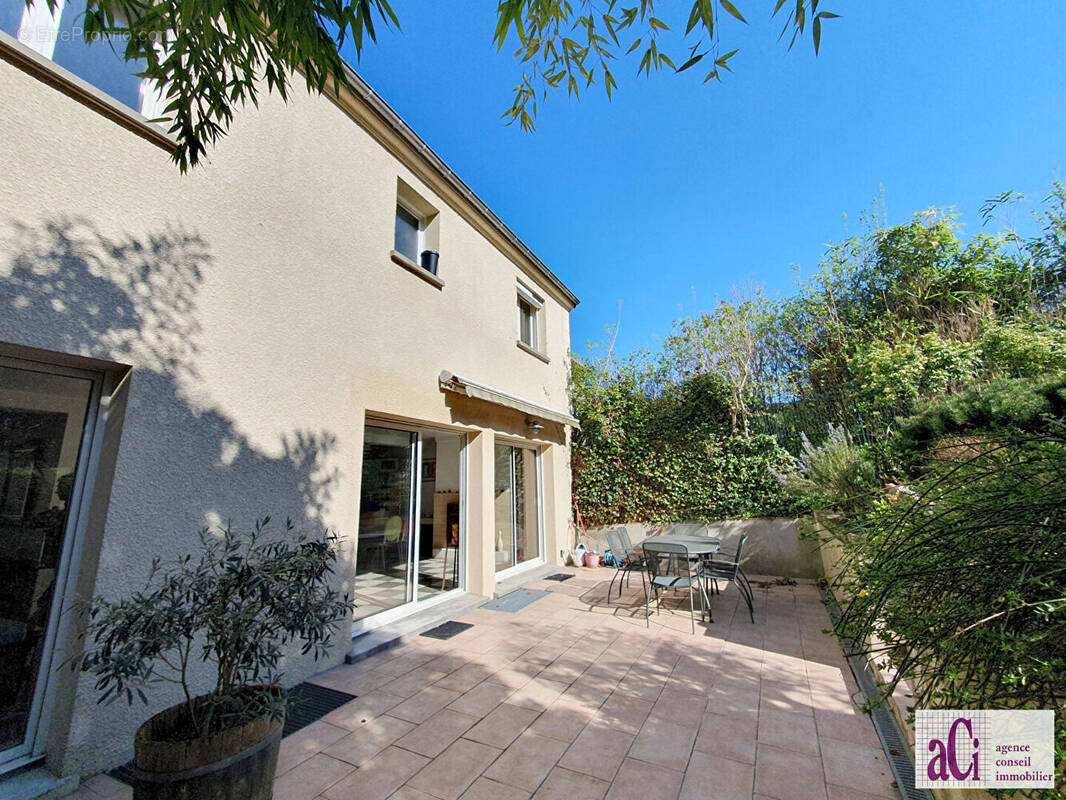 Maison à L'HAY-LES-ROSES