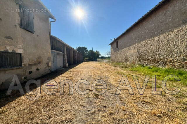 Maison 104 m² à Arles  - photo 2