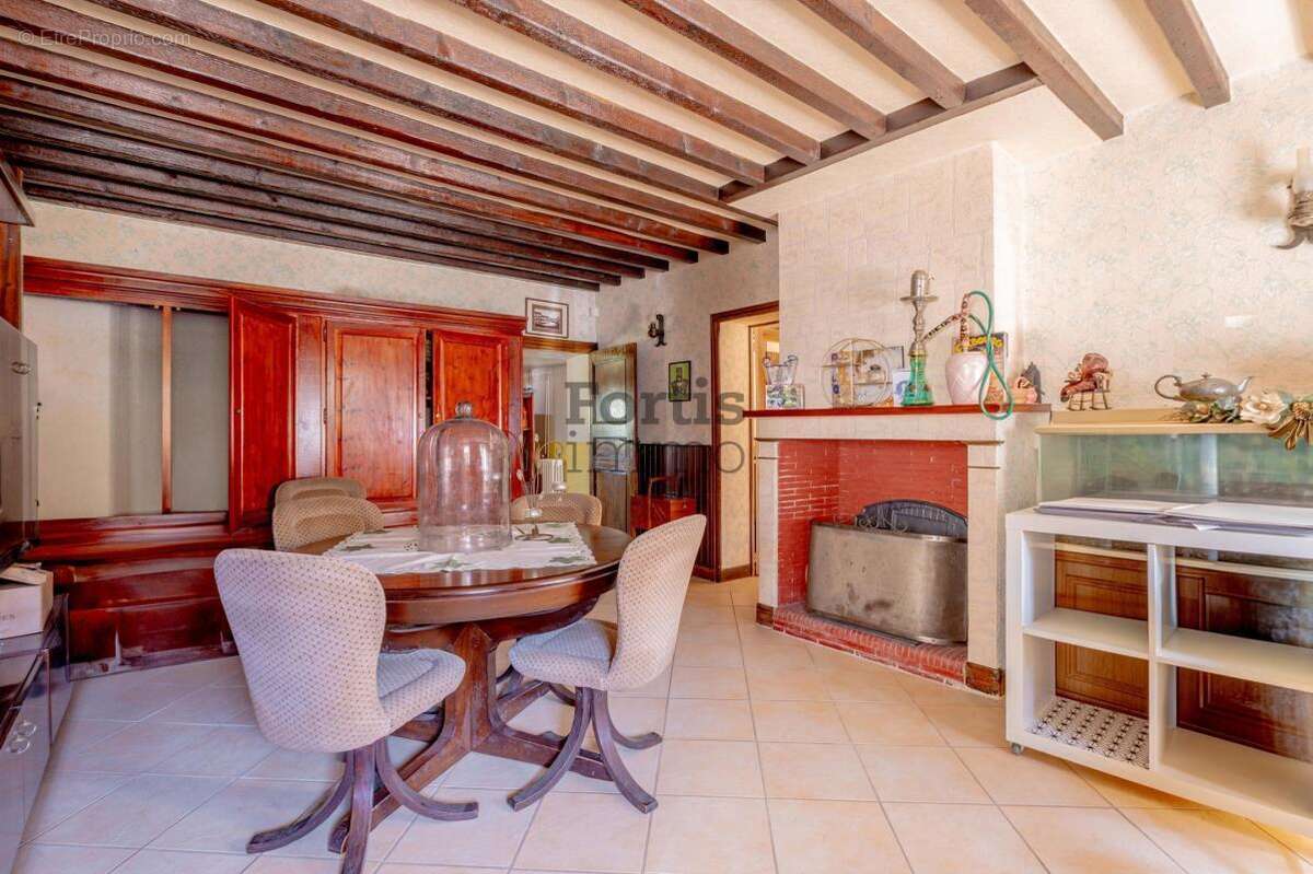 Maison à CHERISY