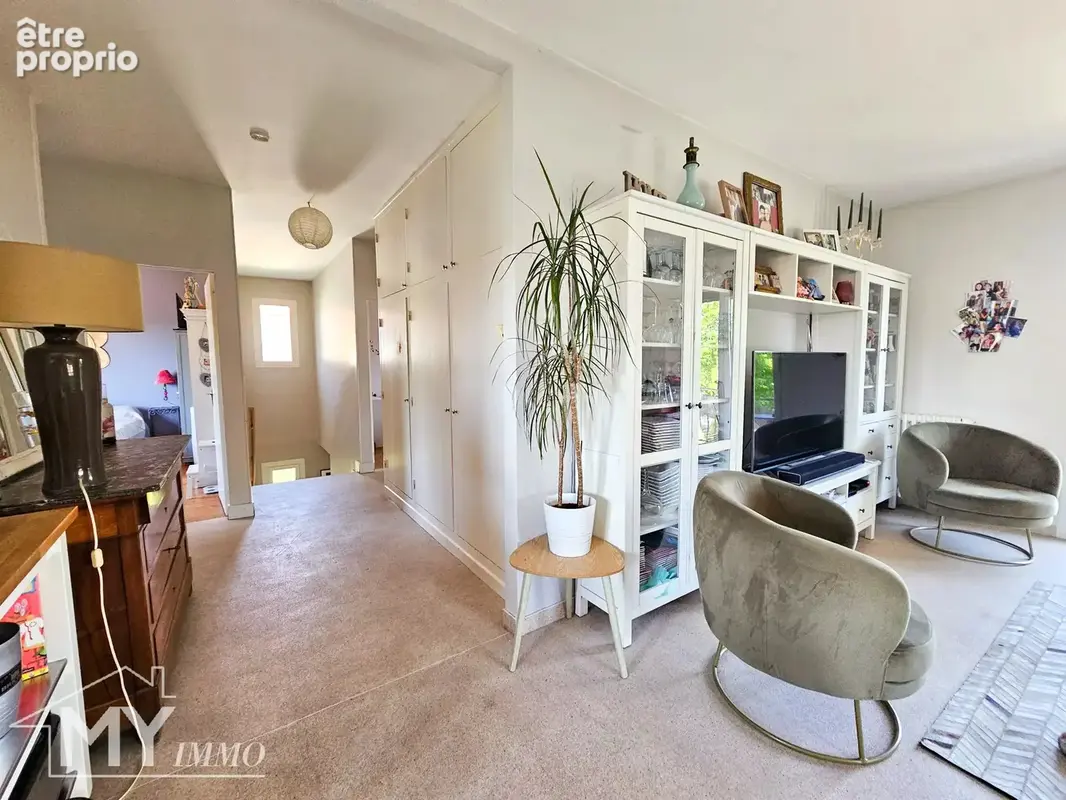 PINEUILH – Maison familiale avec piscine, spa et beaux espaces extérieurs - photo 2