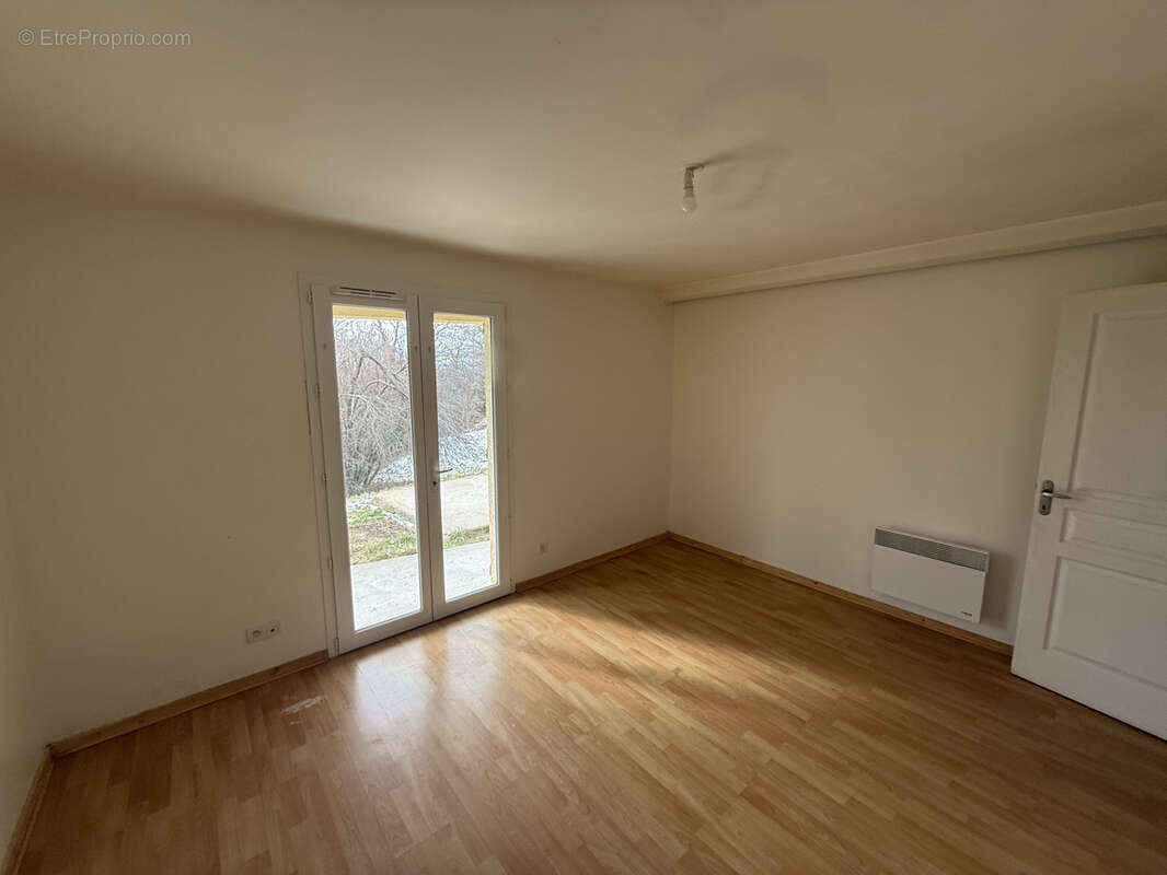 Maison à SAINT-JULIEN-CHAPTEUIL