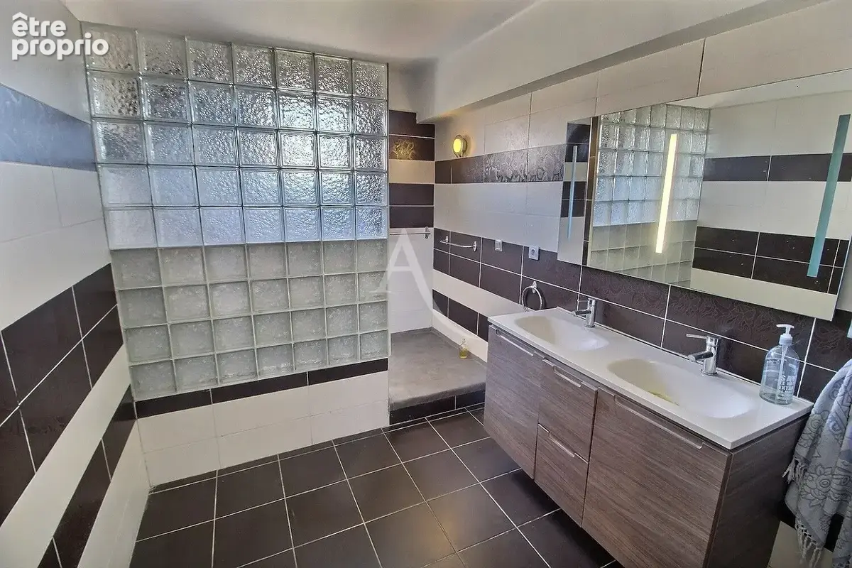 À vendre  ideal investisseur locatif villa 3 faces de 270 m² sur terrain de 390 m² - photo 11