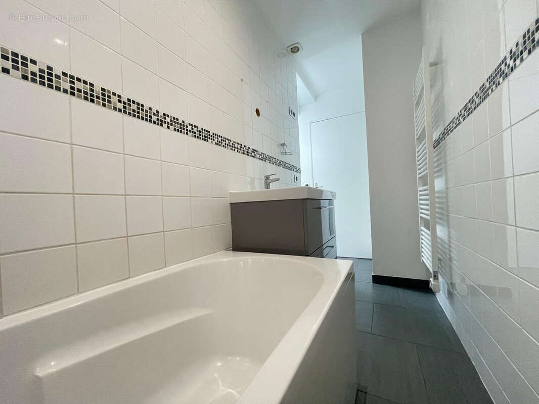 Tremblay-en-france - pavillon moderne de 2009 - 4 chambres - photo 11