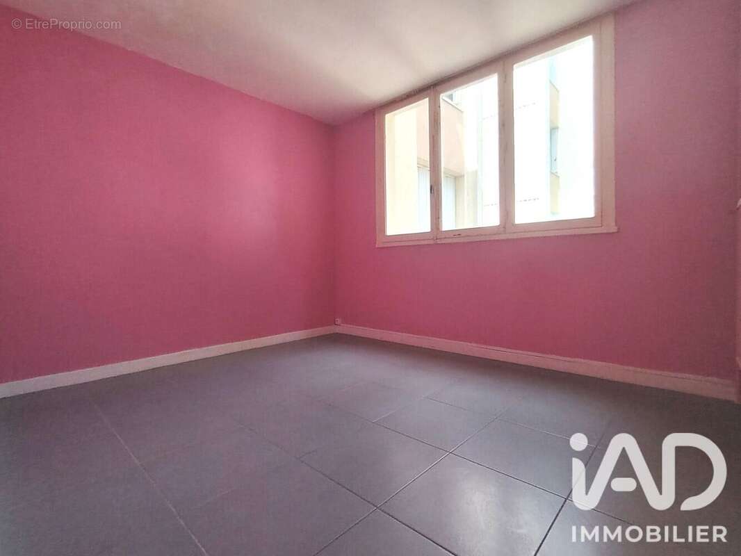 Appartement 80 m² à Les Ulis  - photo 7