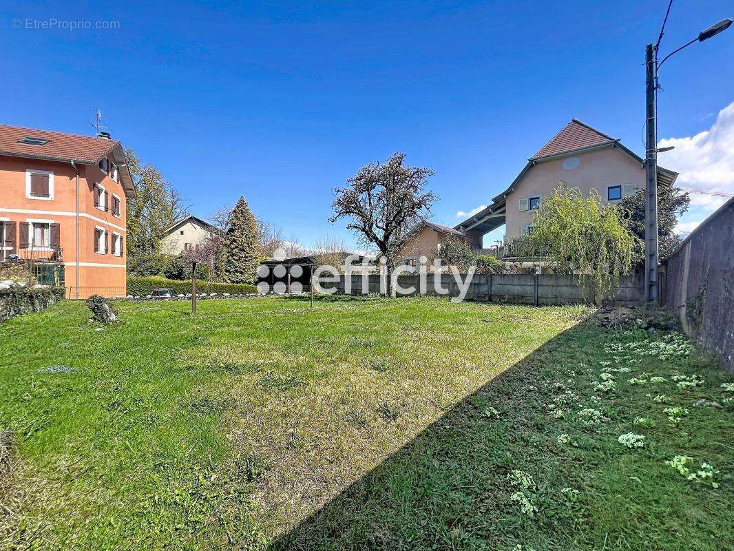 Maison à LA ROCHE-SUR-FORON