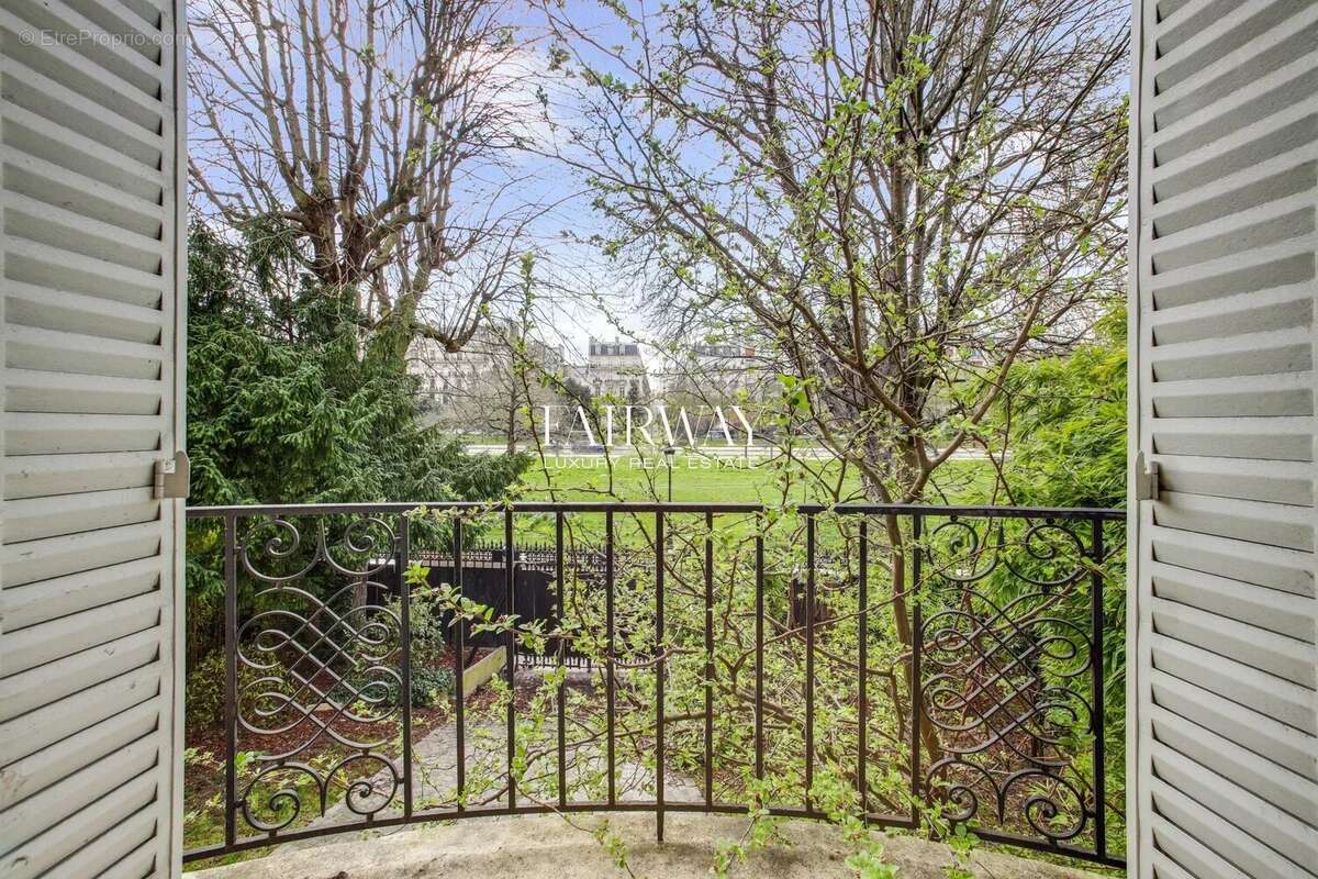 Appartement à PARIS-16E