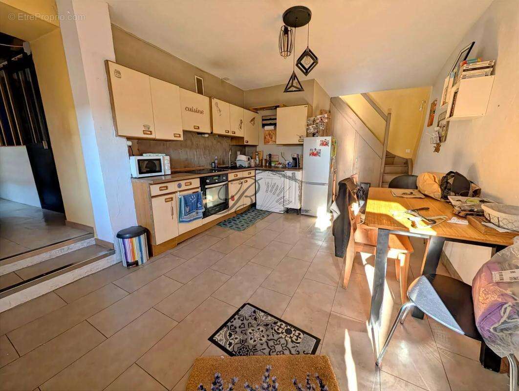 Maison à LA TOUR-D'AIGUES