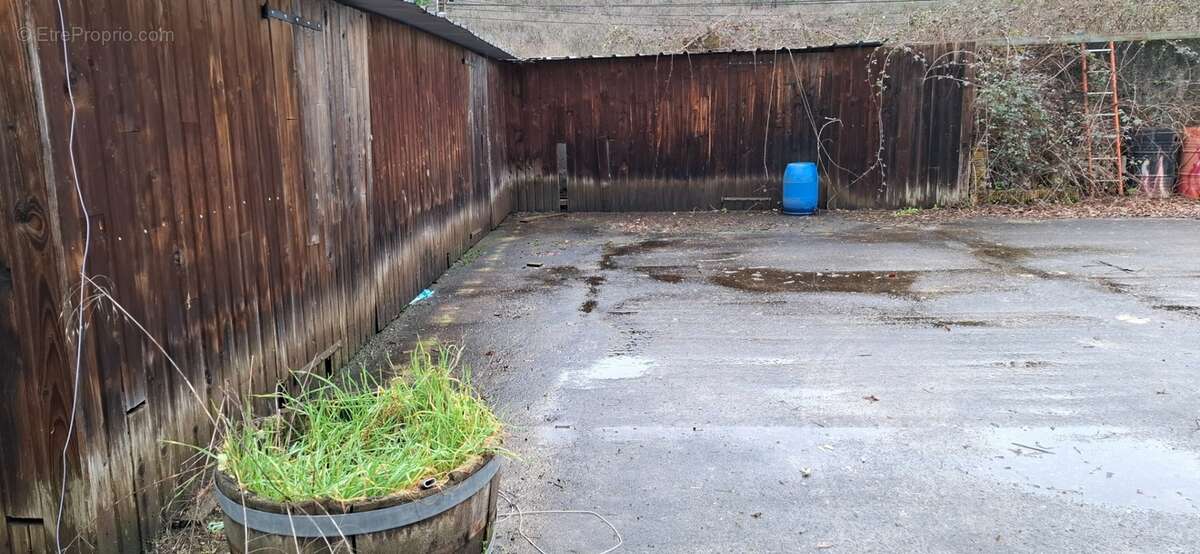 A vendre : Local/Entrepôt de 220 m2 plus une maison de 90m2 TERRASSON LA VILLEDIEU (24) - photo 4
