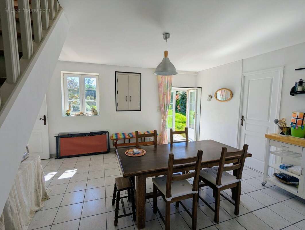 cuisine-salle à manger - Maison à ISIGNY-SUR-MER