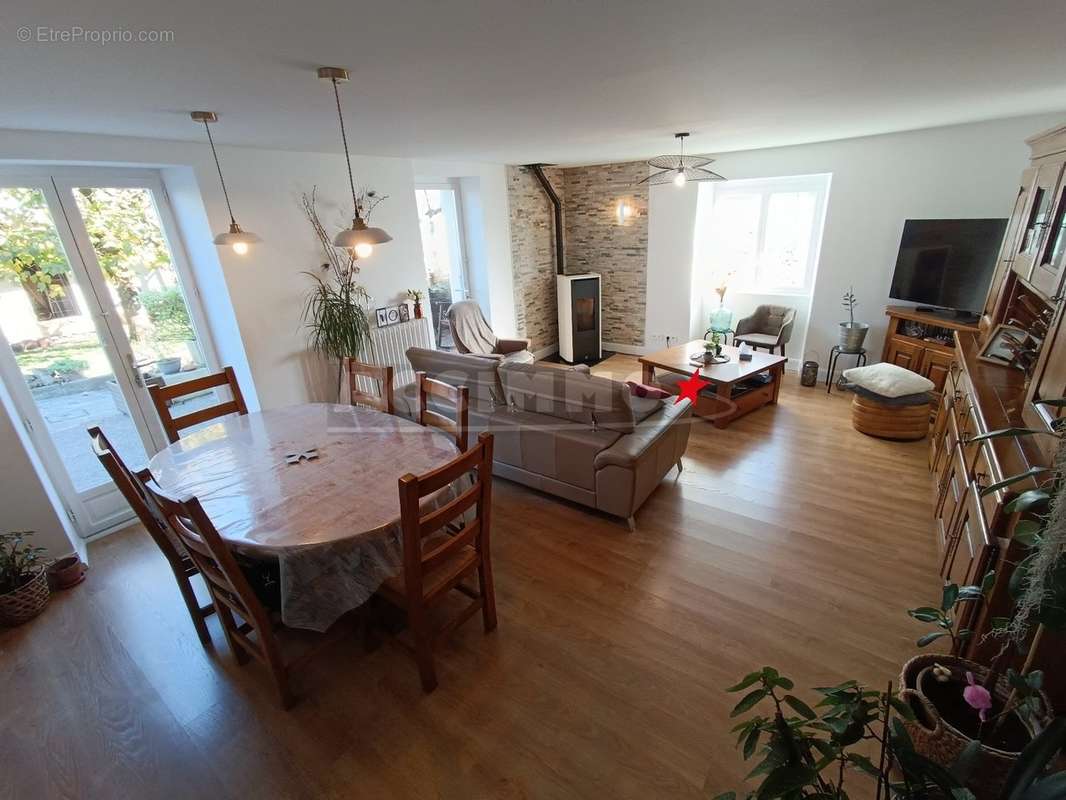 Maison à LABRUGUIERE