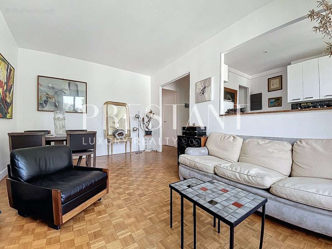 Appartement à NEUILLY-SUR-SEINE