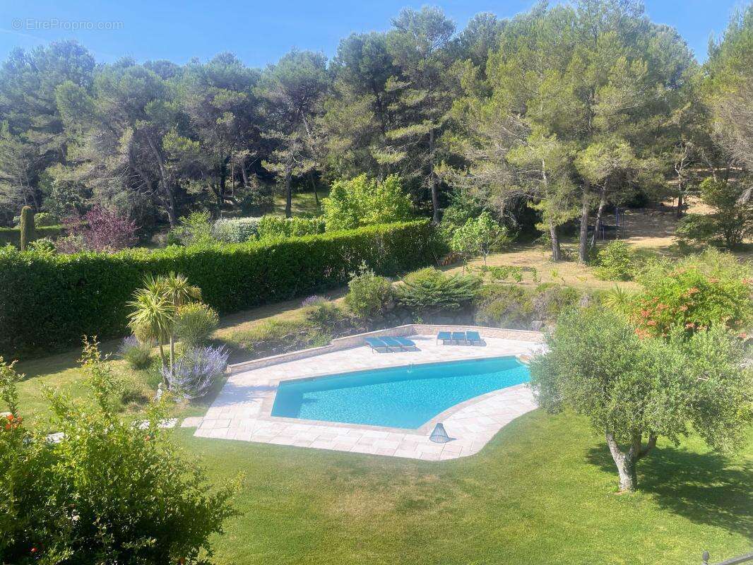 Maison 233 m² à Rognes  - photo 8