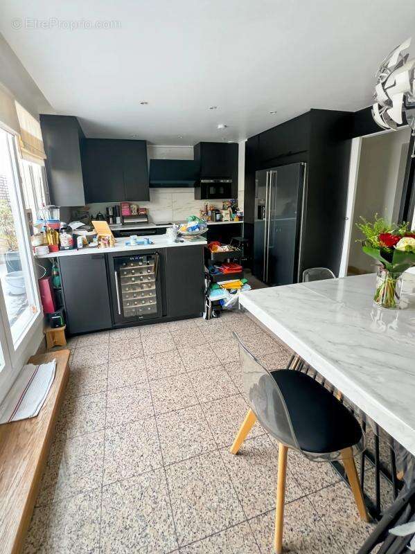 Appartement à COURBEVOIE