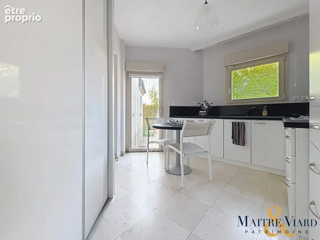 Maison 6 pièces 230 m² à vendre à Noidans-Les-Vesoul (70000) - photo 6