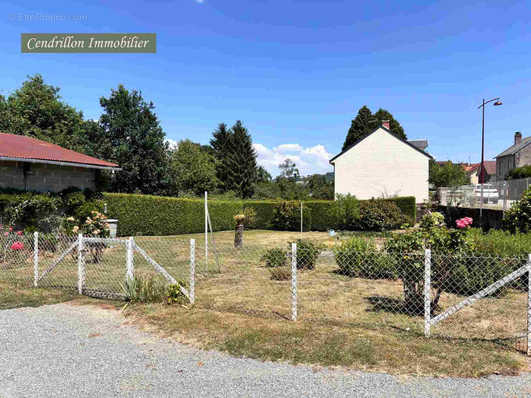 Tout petit prix ! Maison indépendante à rénover offrant un jardin, une dépendance et un emplacement privilégié - photo 27