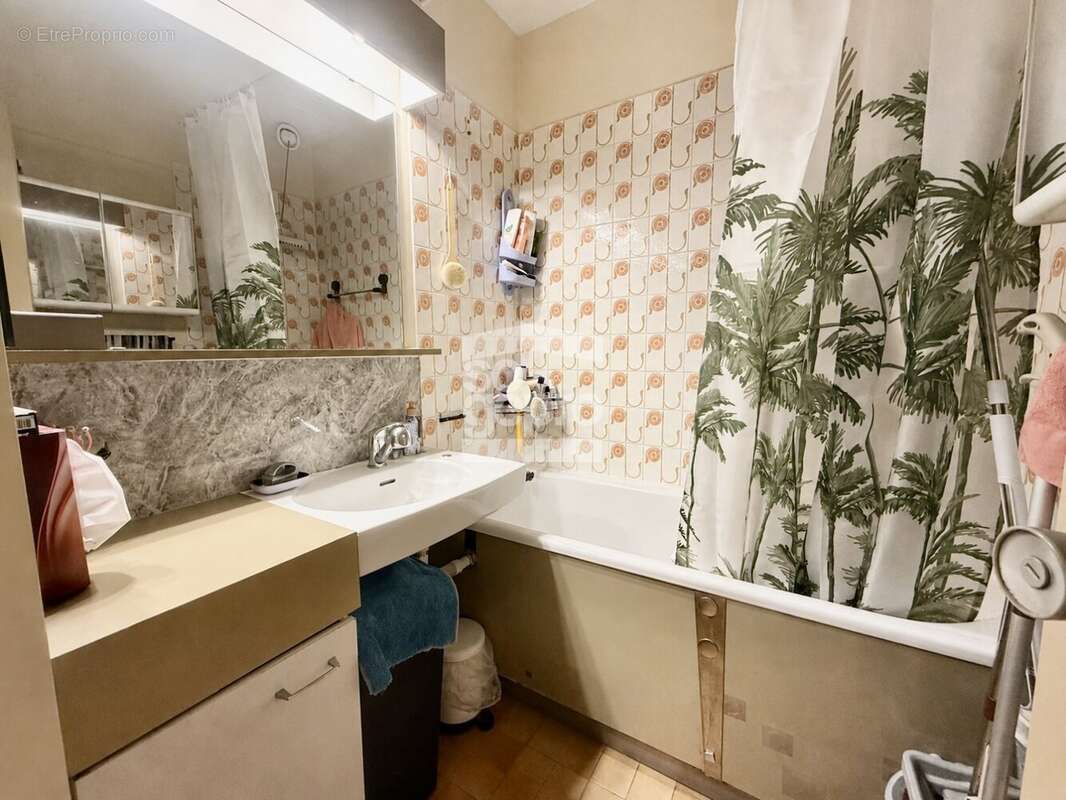 Réf : 2066 - Vente Grand Appartement traversant 3 Pièces dans résidence avec piscine et ascenseur ! - photo 10