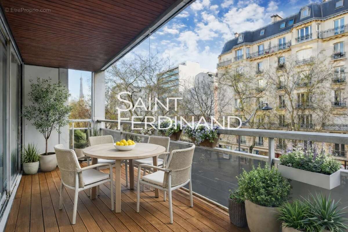 Appartement à PARIS-16E