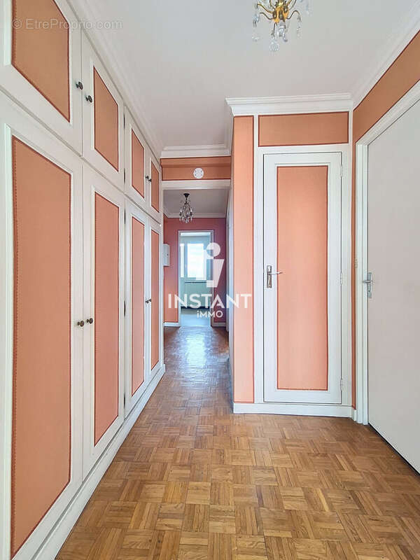 Dégagement - Rangements - Appartement à ALFORTVILLE