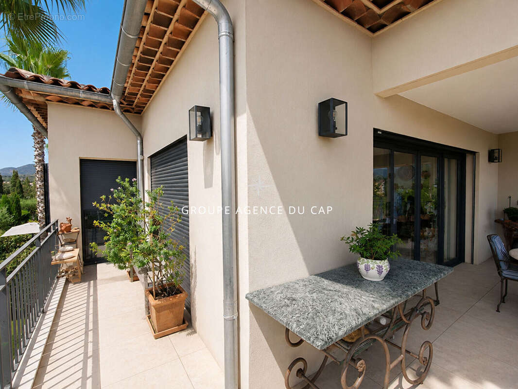 A vendre appartement 4 pieces 3 chambres terrasse apercu mer et vue colline garage et cave 31m² proche centre ville sainte maxim - photo 10