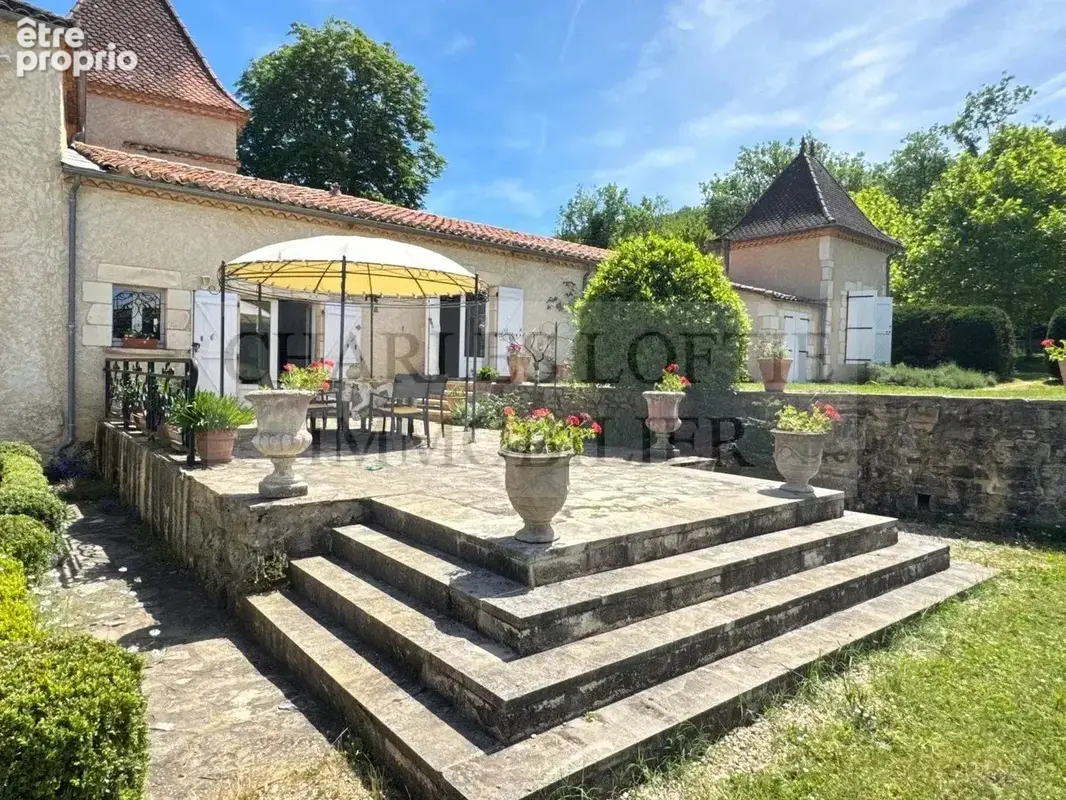 Propriété de caractère avec manoir, maison d’amis, piscine intérieure et 9,8 hectares de terrain, proche Puy-l’Evêque. - photo 4