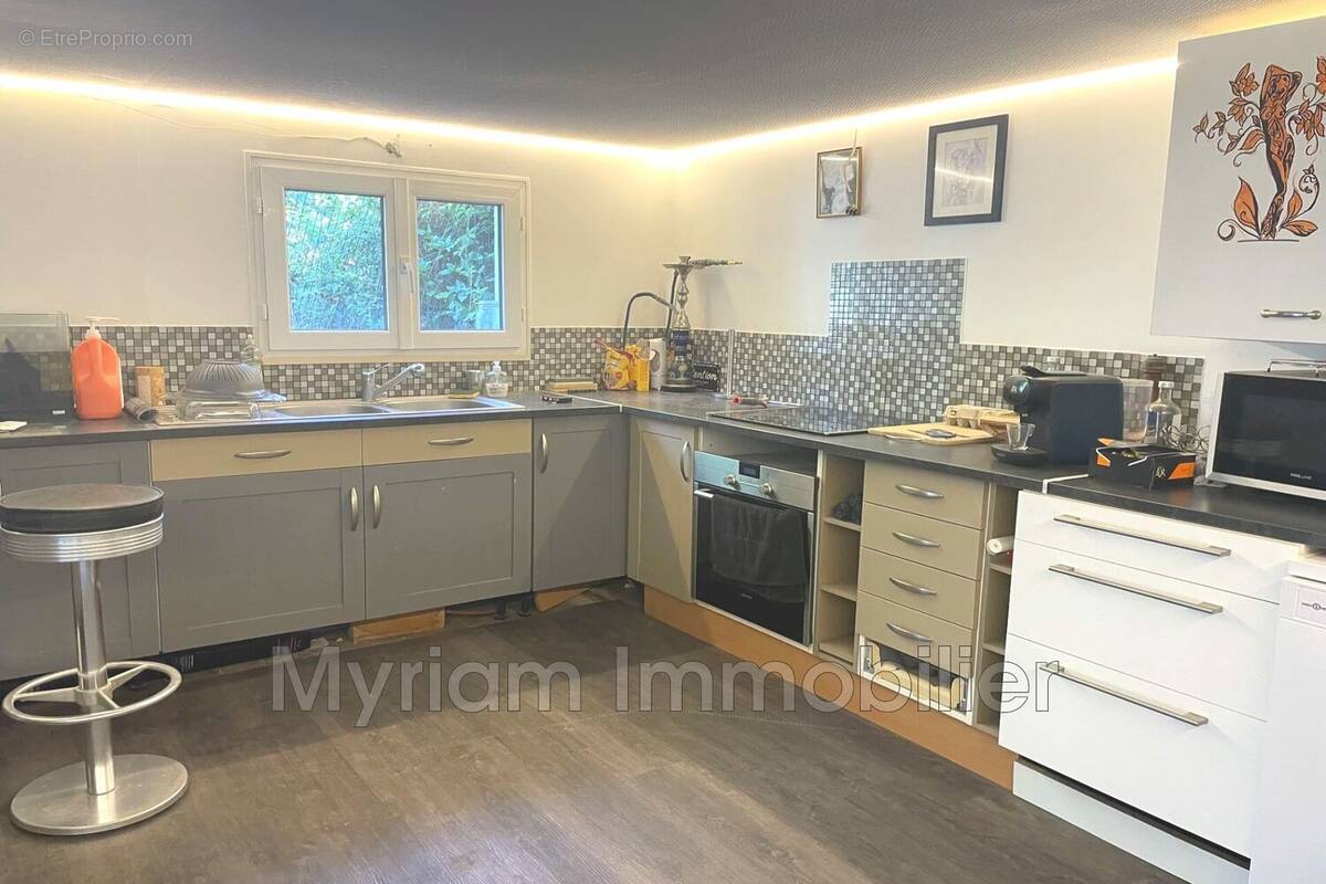 Maison à SAINT-CEZAIRE-SUR-SIAGNE