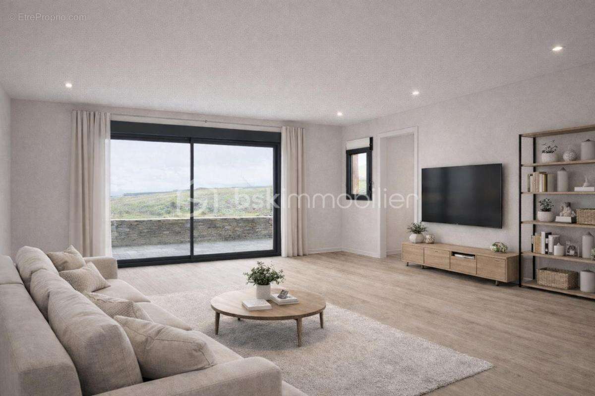 Maison à SALLES-CURAN