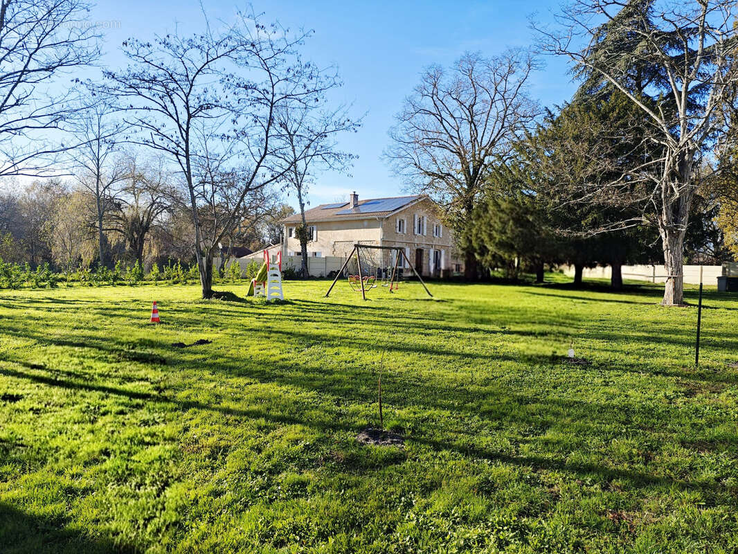 Maison de charme rénovée avec 2260 m2 de terrain sur Avensan - photo 16