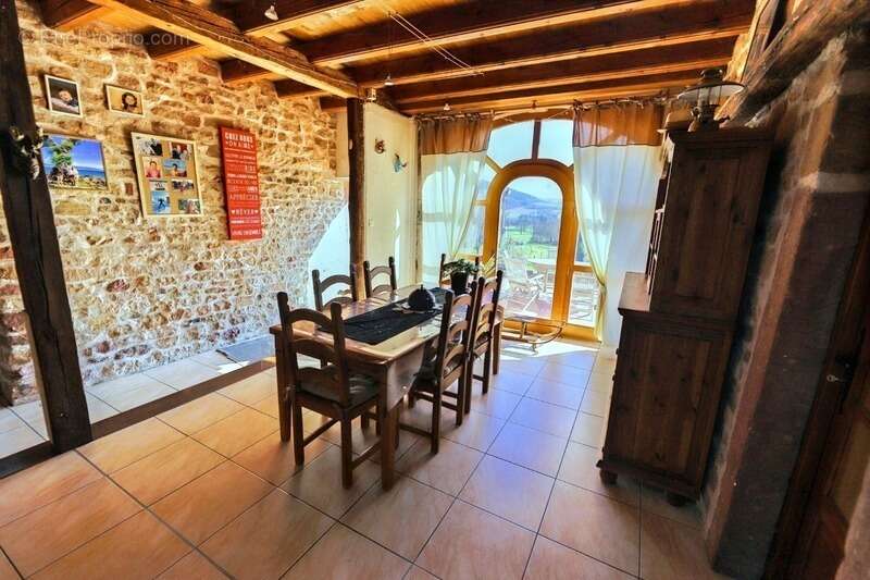 Maison à LA CHAPELLE-DEVANT-BRUYERES