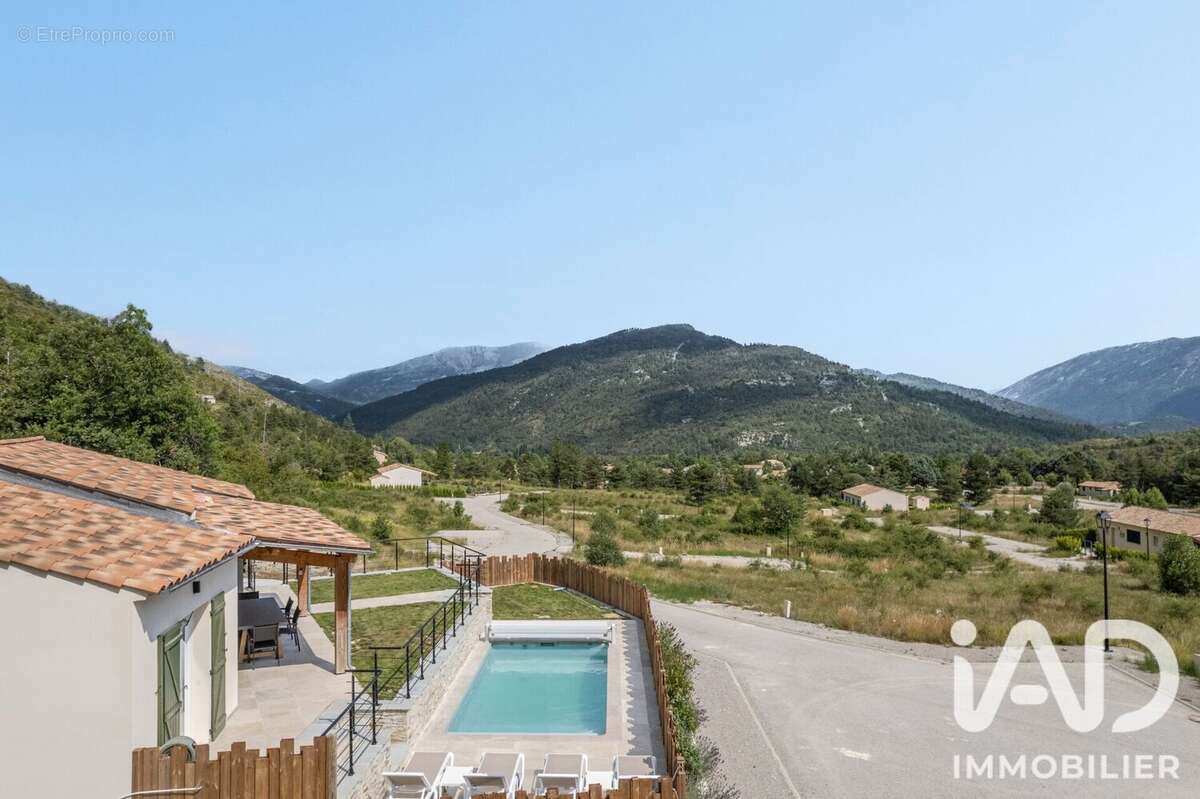 Maison 94 m² à Castellane  - photo 2