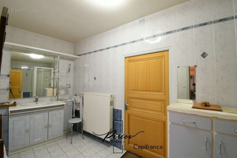 Maison de ville, vie de plain pied, 2 salles d'eau, 3 chambres - photo 7
