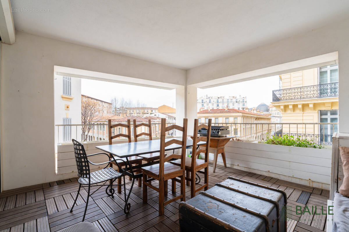 Appartement à MARSEILLE-2E