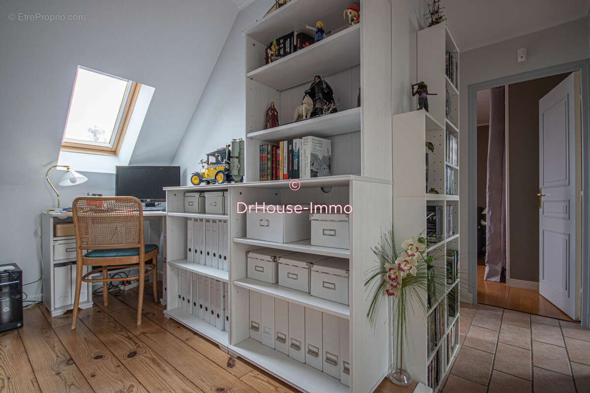 Maison à LA QUEUE-LES-YVELINES