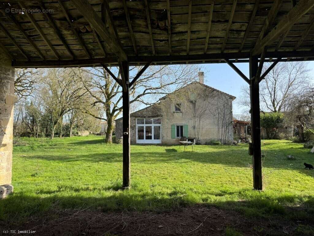 Maison à VILLEFAGNAN