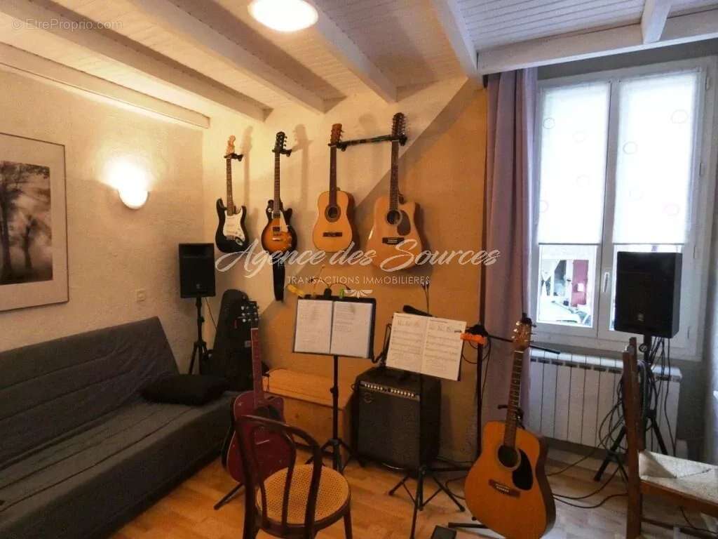 Appartement à VARAGES