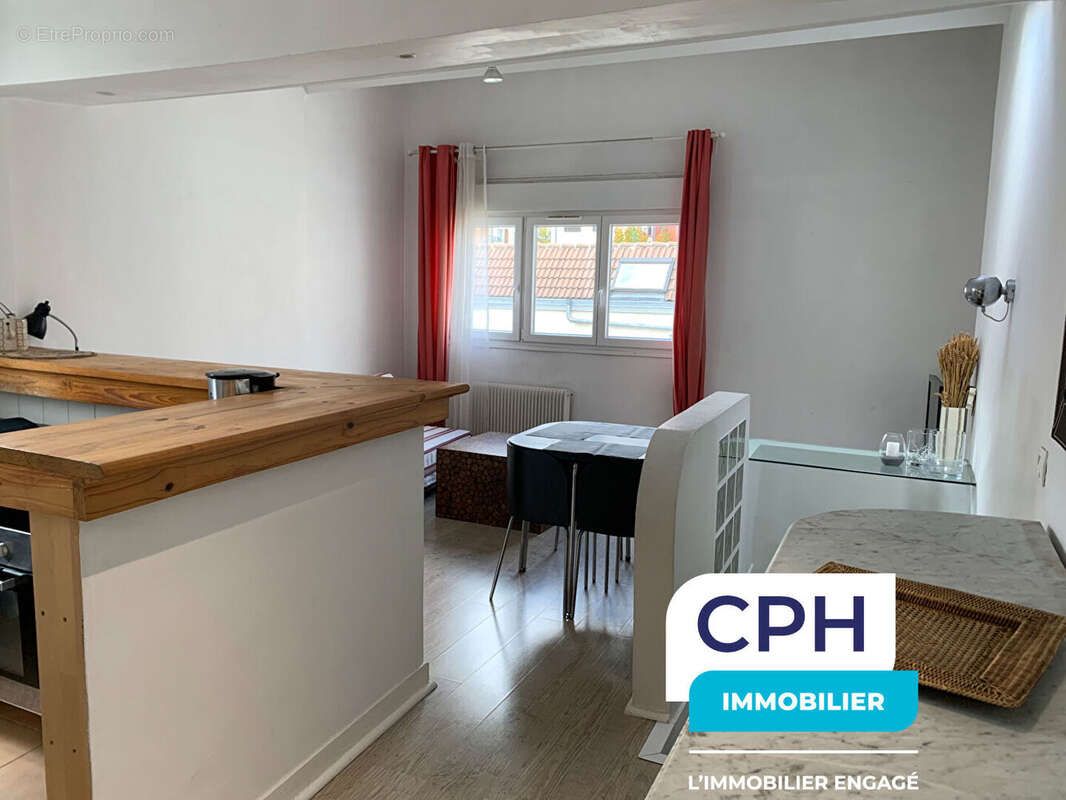 Appartement à COURBEVOIE