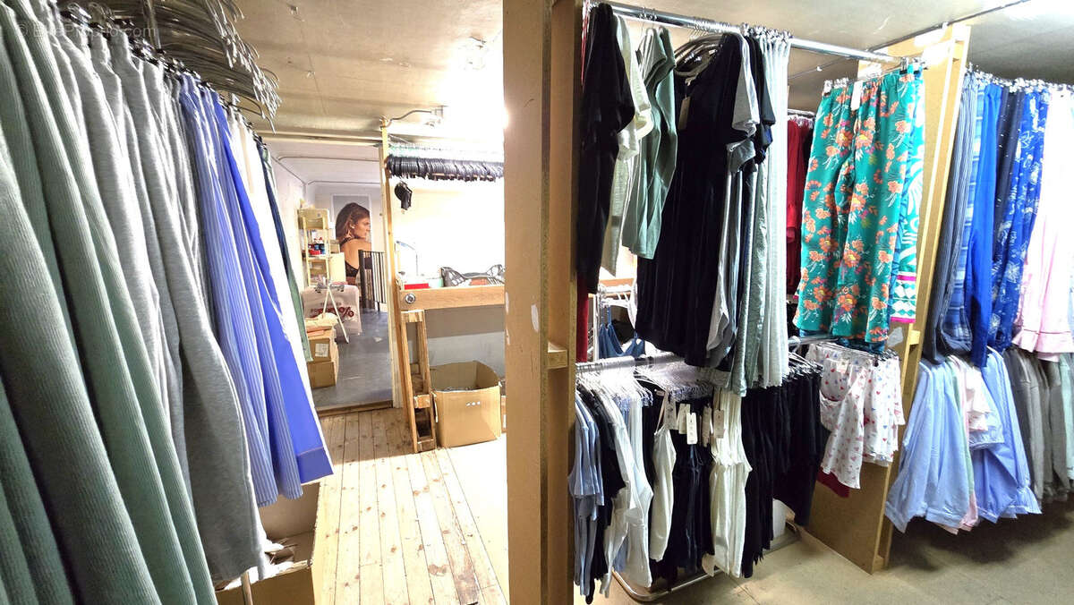Droit au bail d'un local de 200 m2 dans rue pietonne principale - photo 4