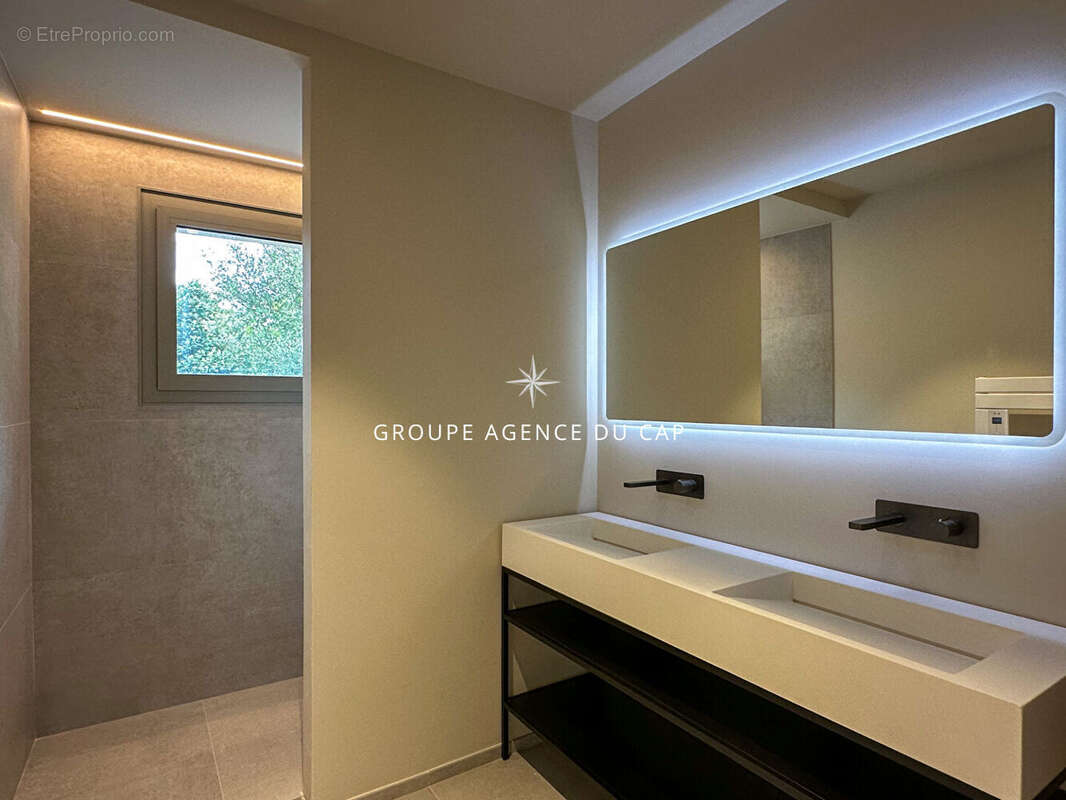 Maison à LES ISSAMBRES