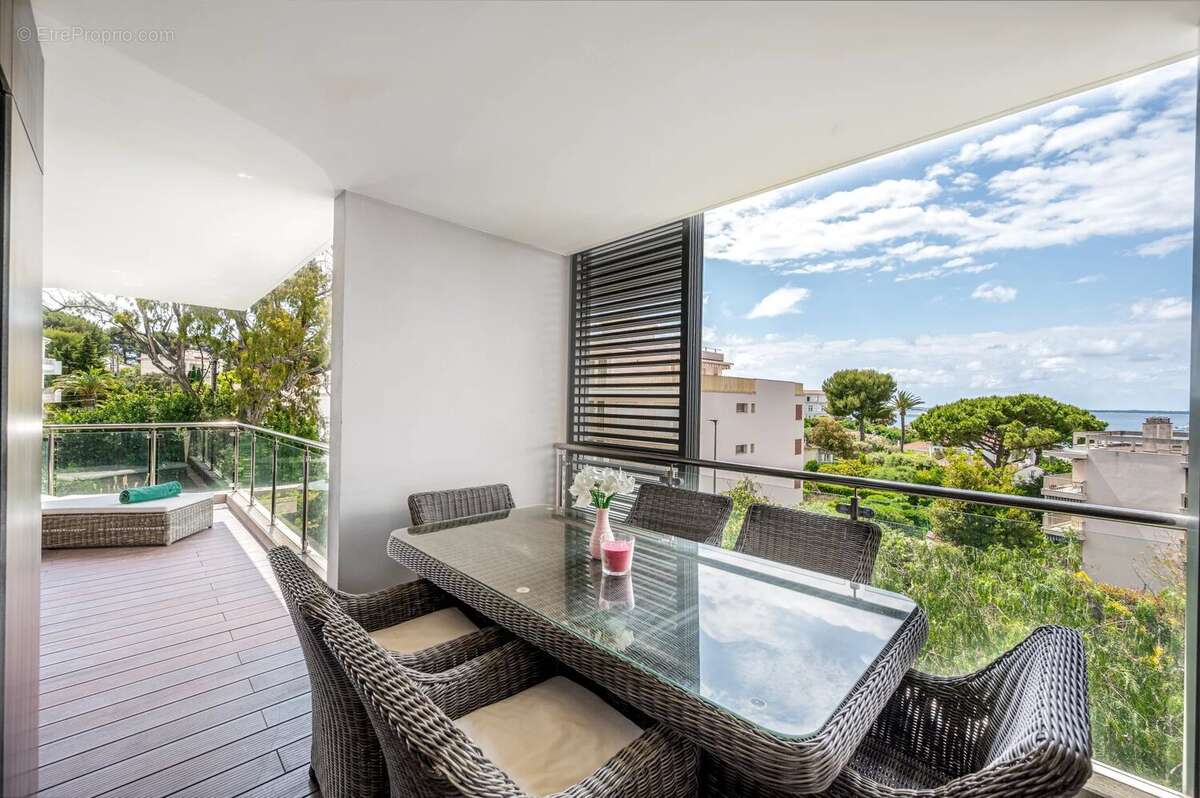 VENDU - CAP D'ANTIBES - Appartement avec vue mer dans résidence d'exception - photo 3