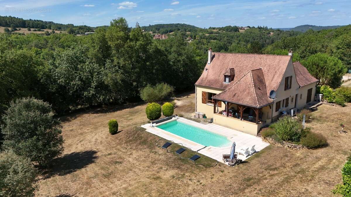 Maison 213 m² à Le Buisson-De-Cadouin  - photo 2